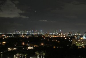 Der Ausblick aus unserem Hotelzimmer bei Nacht.