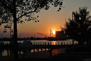 Zu diesem Sonnenuntergang haben wir heute zu Abend gegessen