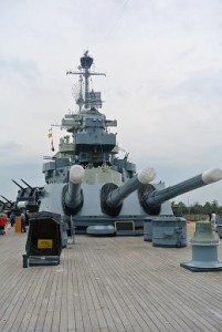 Eine der Hauptgeschütz-Batterien auf dem Heck des Schiffes