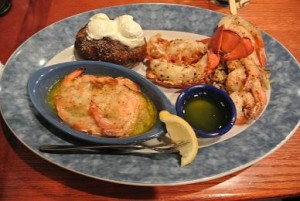 Unser Abendessen; Lobsterschwanz mit 2 Sorten Scampi auf Reis mit backed Potatoe...
